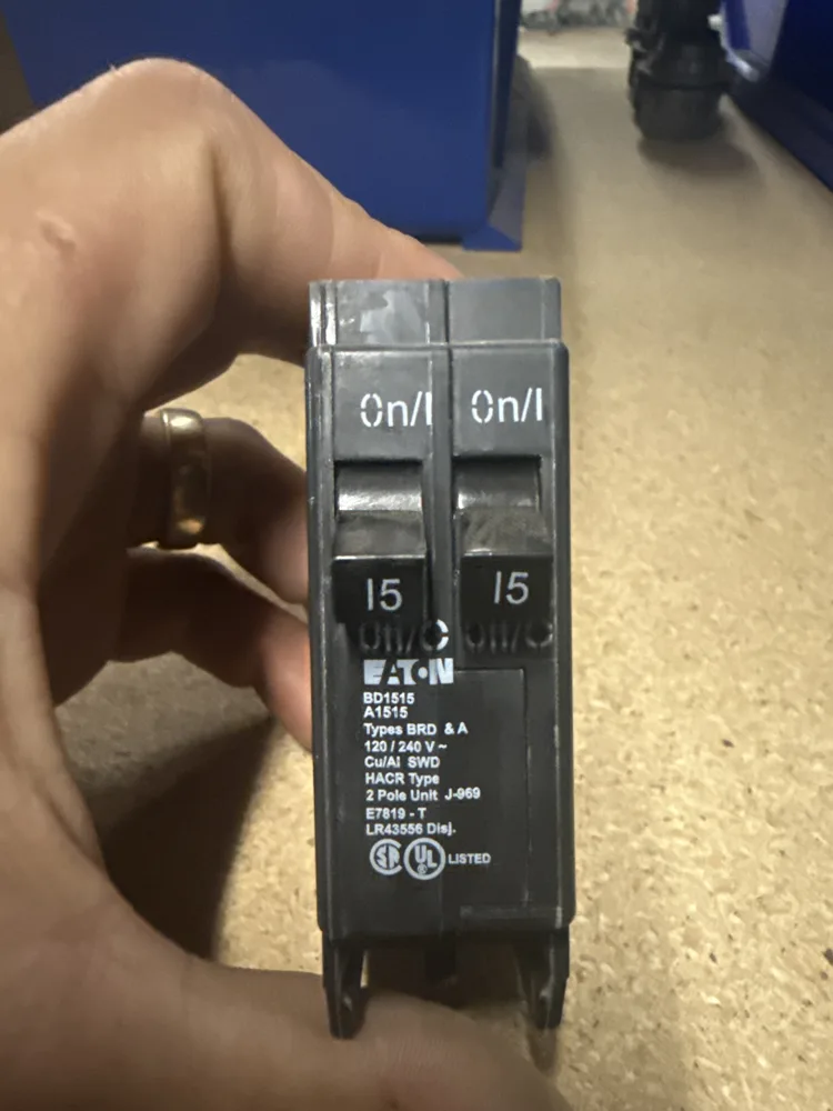 Eaton Type BD BD1515 15/15A Tandem 120/240V Breaker