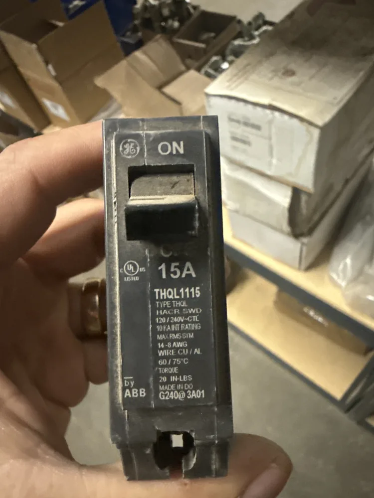 GE THQL1115 15A 1-Pole 120/240V Plug-In Breaker